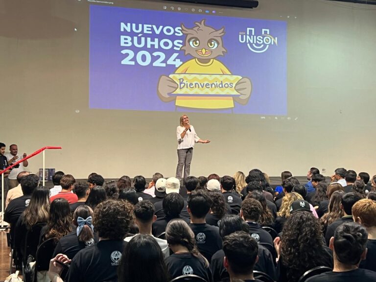 Rectora da bienvenida a estudiantes de nuevo ingreso del campus Hermosillo