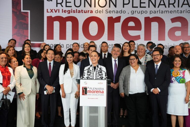 Tras plenaria, Sheinbaum presenta a los 66 senadores de Morena
