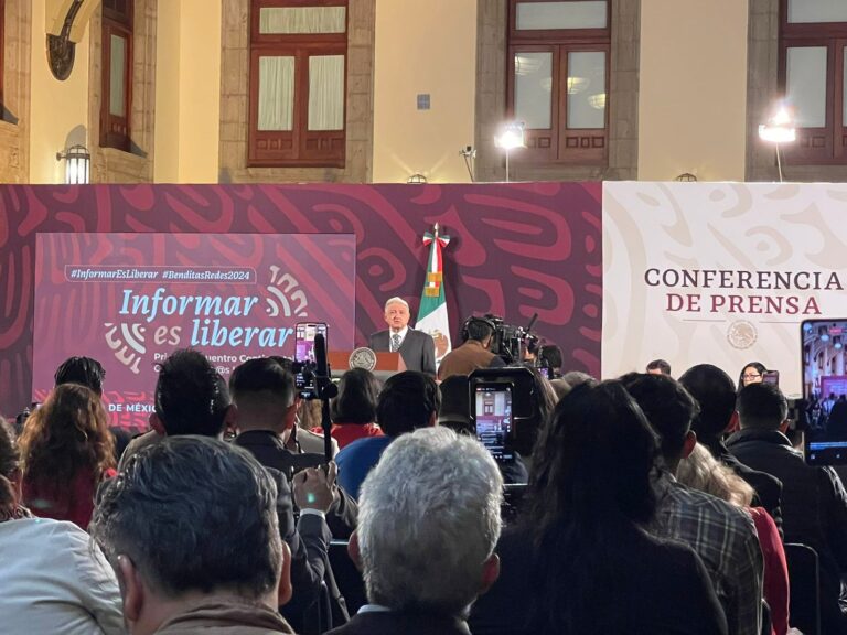 López Obrador inaugura el Primer Encuentro Continental de Comunicadores Independientes
