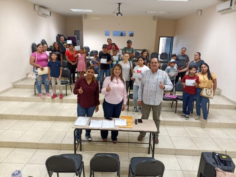 Entrega Desom más de 500 becas a estudiantes sanluisinos
