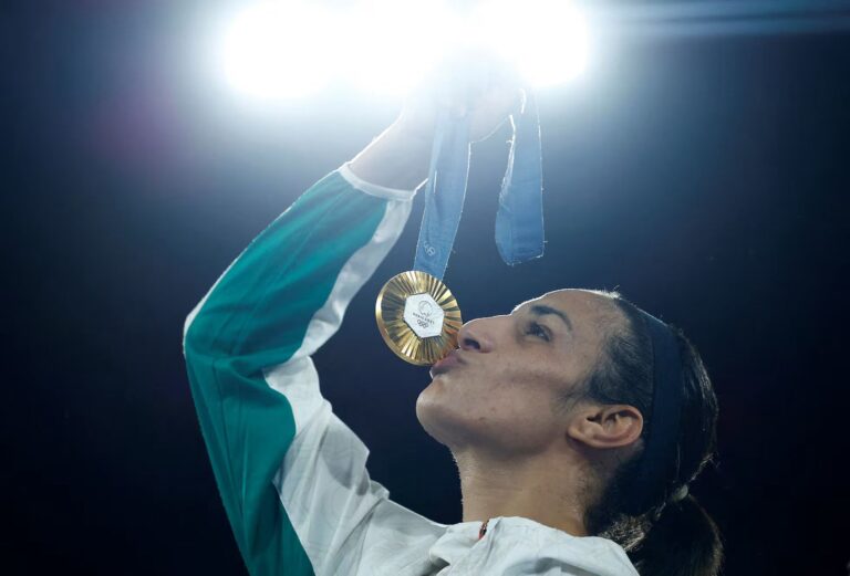 Contra todo y contra todos, la “hija de Argelia” Imane Khelif logra histórico oro para su país