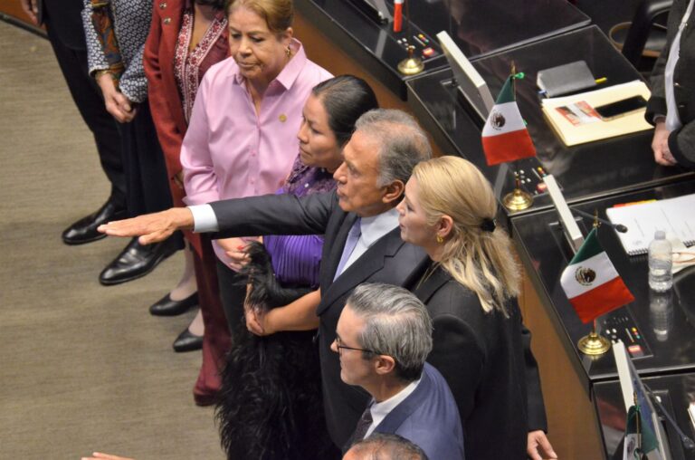 Traiciona Miguel Ángel Yunes Linares al PAN; votará con Morena reforma judicial