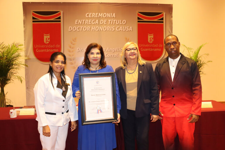 Recibe académica de Unison distinción Honoris Causa por la Universidad de Guantánamo