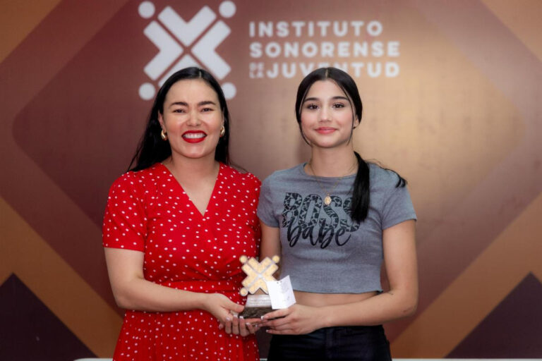 Reconoce Gobierno de Sonora a Camila “La Magnífica” Zamorano por campeonato internacional de boxeo