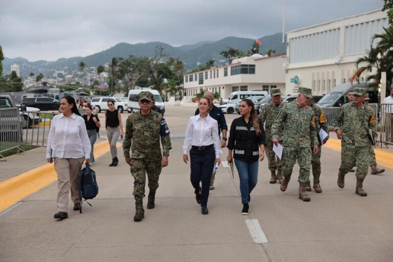 Sheinbaum ordena priorizar abasto de agua y restablecer caminos en Acapulco