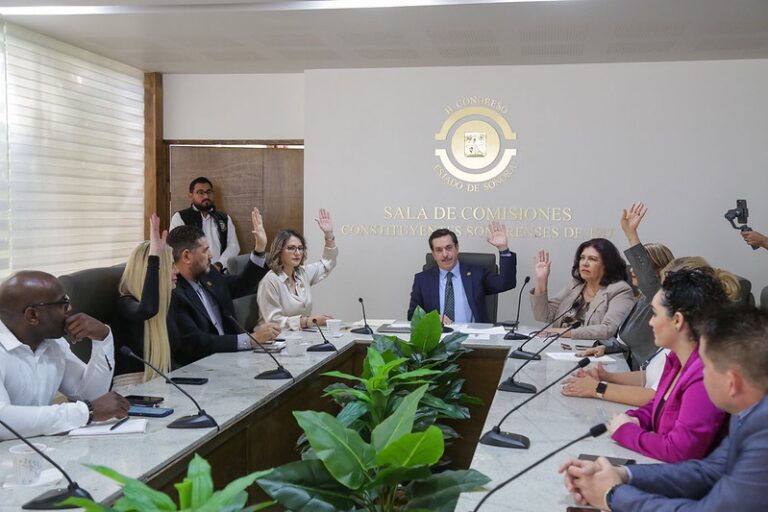 Instala David Figueroa Comisión de Asuntos Fronterizos y Atención a Migrantes