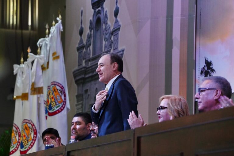 Refrenda Gobernador Durazo compromiso con la educación al encabezar ceremonia del 82 aniversario de la Unison