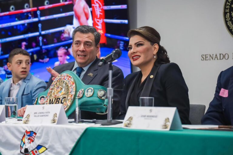 Inaugura Lorenia Valles exposición verde y oro del Consejo Mundial de Boxeo en Senado de la República