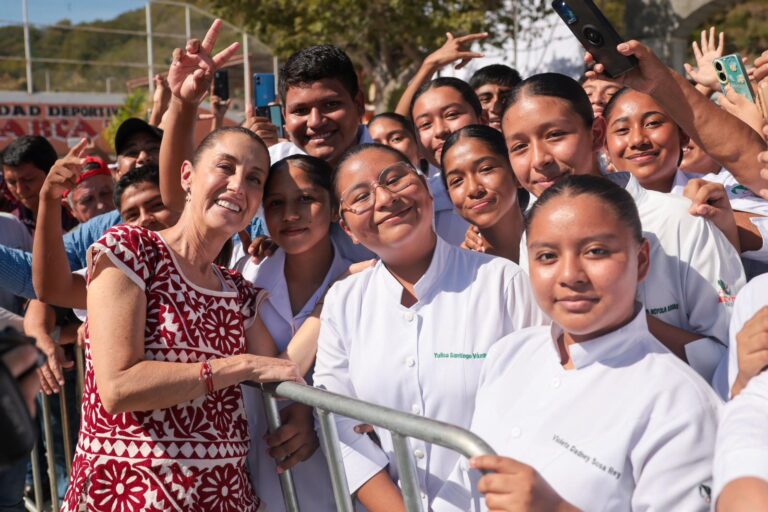 Inaugura presidenta Claudia Sheinbaum centro de salud docente con servicios ampliados del IMSS bienestar en Santiago Astata, Oaxaca