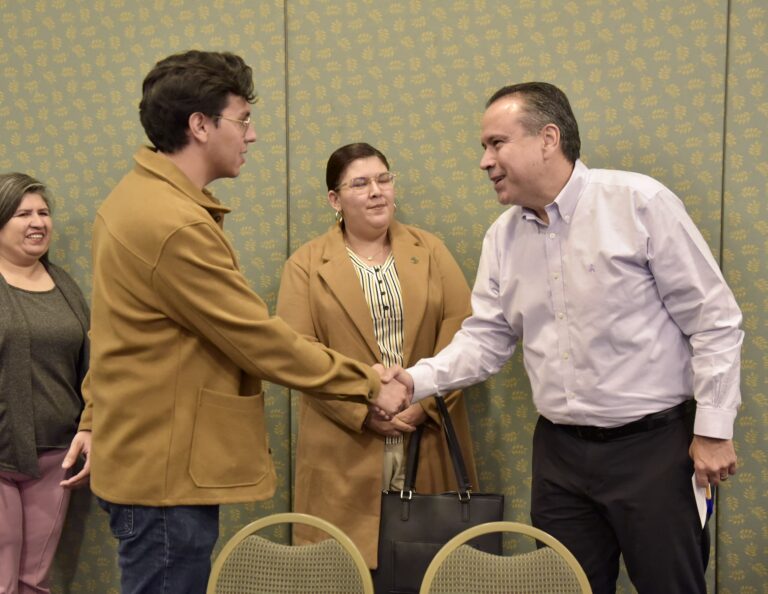 Dialoga Toño Astiazarán sobre proyecto integral de paso desnivel Colosio y Solidaridad con integrantes de Hermosillo ¿Cómo Vamos?
