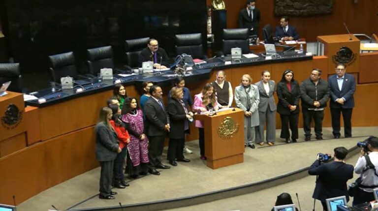 Senado aprueba eliminar brecha salarial entre hombres y mujeres