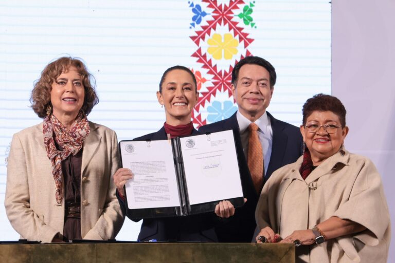 Sheinbaum firma decreto para crear la Universidad Nacional Rosario Castellanos