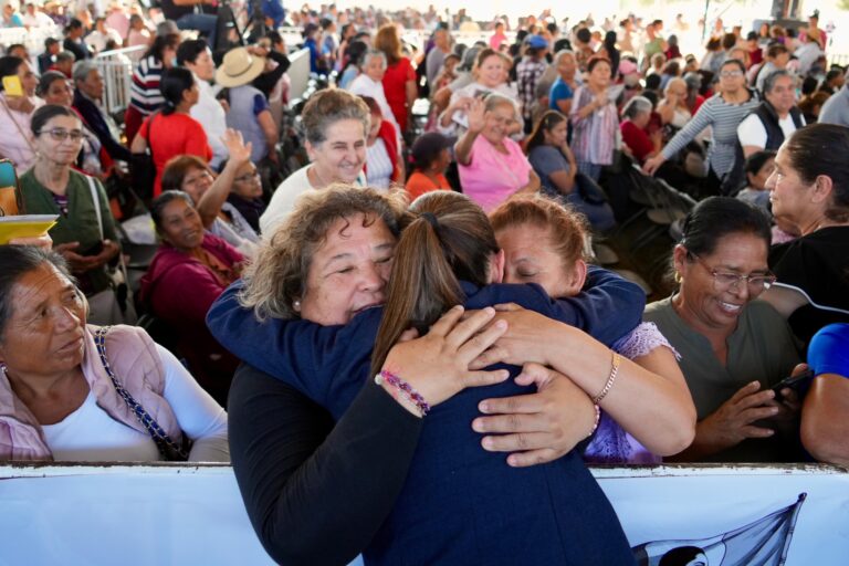 En EDOMEX, presidenta Claudia Sheinbaum arranca entrega de tajetas de la pensión mujeres bienestar