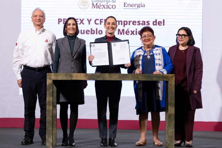 CFE y PEMEX vuelven a ser del pueblo de México: presidenta Claudia Sheinbaum firma leyes secundarias que revierten reforma energética del 2013