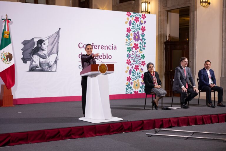 Presidenta: se mantiene mesa de diálogo con EUA con respeto a nuestra soberanía; implementar aranceles afectaría la economía estadounidense