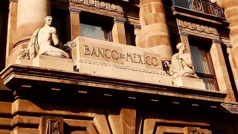 Rebasan reservas del Banxico 230 mil millones de dólares
