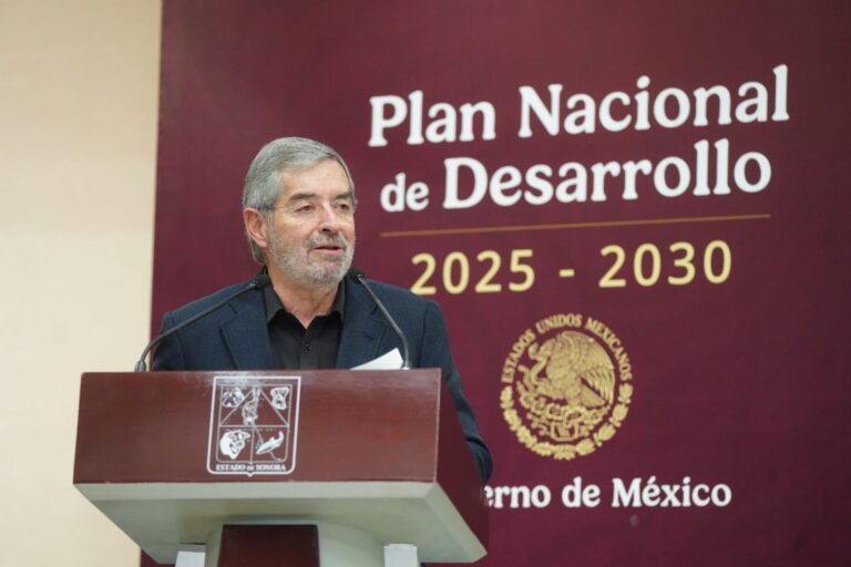 Llama De la Fuente a enfrentar con unidad y dignidad la defensa de los connacionales en el exterior