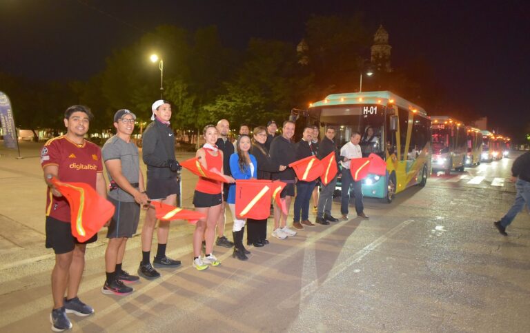 Da Toño Astiazarán banderazo de salida al HBus en su primer día de circulación