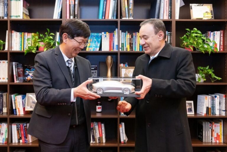 Sonora avanza negociación con el gigante tecnológico FOXCONN; iniciarán ruta para impulsar ciudades inteligentes y electromovilidad