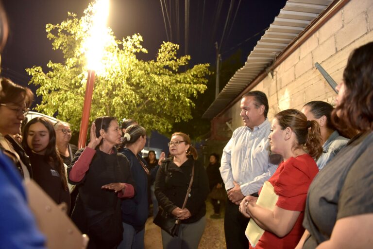 Ilumina Toño Astiazarán colonia Casa Bonita con programa Camina Segura
