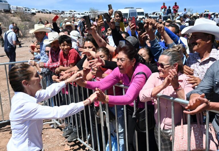 Cómo Sheinbaum ha logrado conseguir un inédito 85% de popularidad en México (y los problemas inminentes que enfrenta)