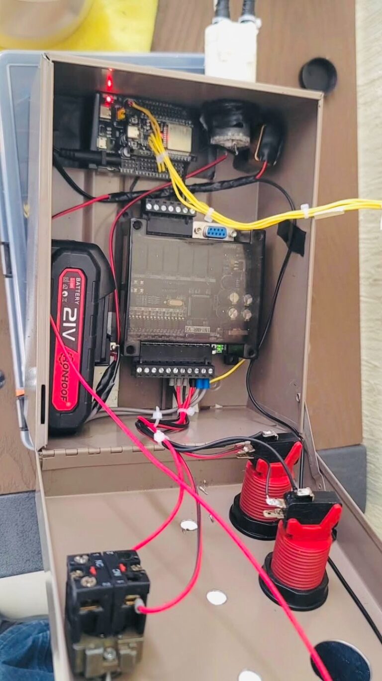 Alumnado de la Universidad Tecnológica de SLRC crea dispositivo inteligente para monitorear nivel del agua