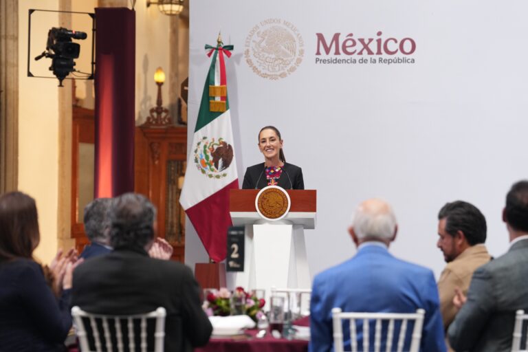 En el día del trabajo, presidenta Claudia Sheinbaum anuncia mesas de diálogo para implementar, por consenso la semana laboral de 40 horas