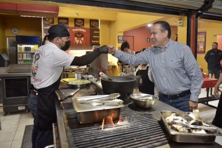 Reconoce Toño Astiazarán con distintivo a ganadores de mejor taco al pastor de Taco Fest