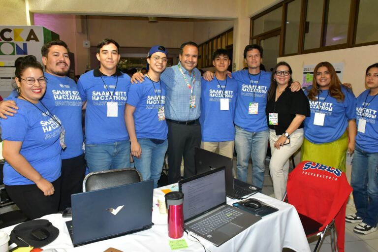 Integra Toño Astiazarán a jóvenes en Hackaton 2025 para modernizar Hermosillo con innovación