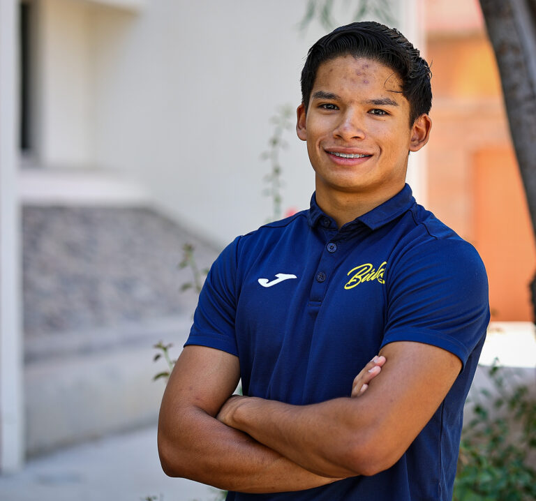 Laureado velocista combina con éxito su vida estudiantil y deportiva