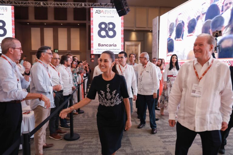 Debemos sentirnos satisfechos por la solidez económica de México: Presidenta al inaugurar la 88 convención bancaria desde Nayarit