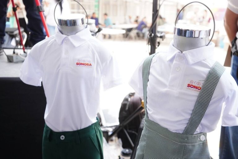 Gobernador Durazo garantiza entrega de uniformes gratuitos a todos los estudiantes antes de iniciar próximo ciclo
