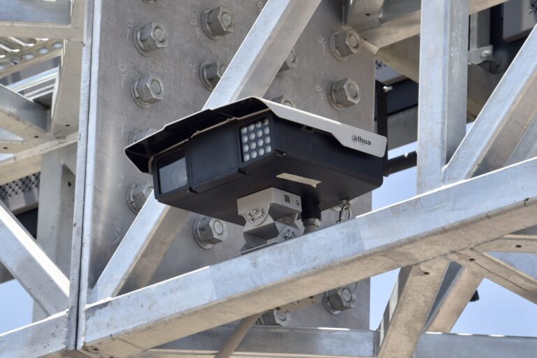 Comienzan a operar cámaras de video vigilancia en innovadores Arcos de Seguridad vial