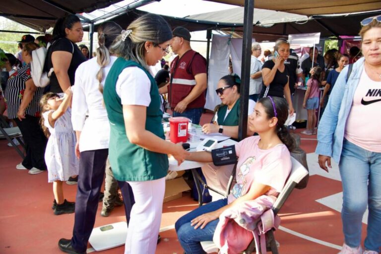 Con Sonora Atiende, Gobernador Durazo lleva servicios gratuitos a la colonia Pueblitos
