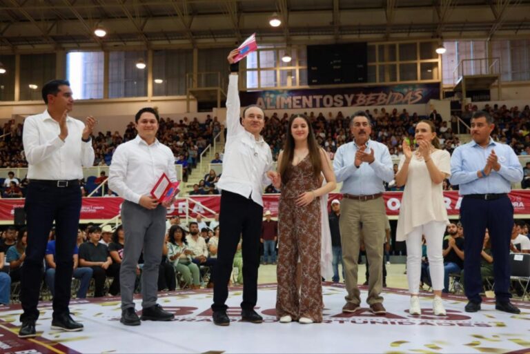 Gobernador Durazo beneficia a más de cinco mil estudiantes cajemenses con Becas Sonora de Oportunidades