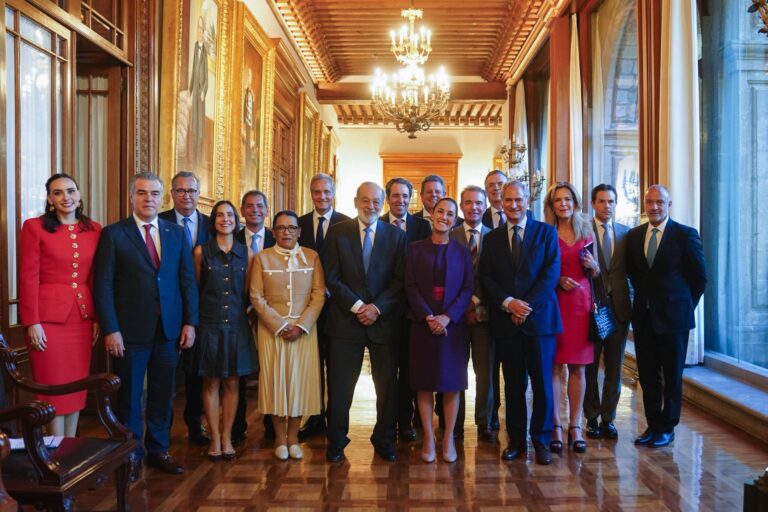 Sheinbaum se reúne nuevamente con empresarios en Palacio Nacional
