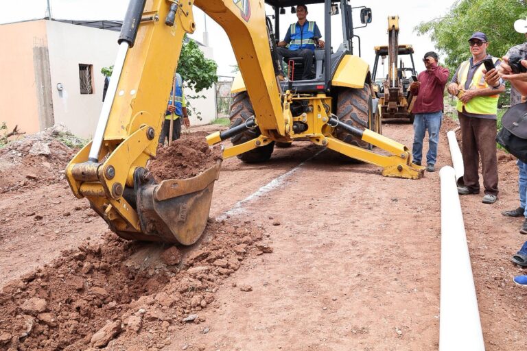 Llega drenaje y agua potable al Rodeo con arranque de obra de Javier Lamarque