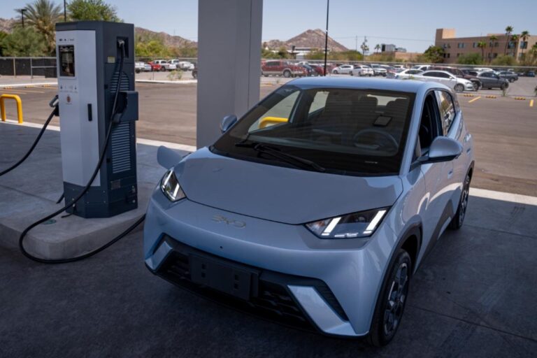 Atiende Gobierno de Sonora módulos de credencialización de transporte y electrolinera en vacaciones