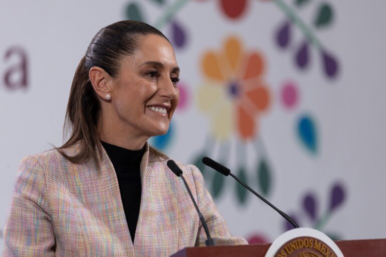 En 10 meses Sheinbaum consolidó al gobierno y afianzó su popularidad entre los mexicanos, revela El País en encuesta