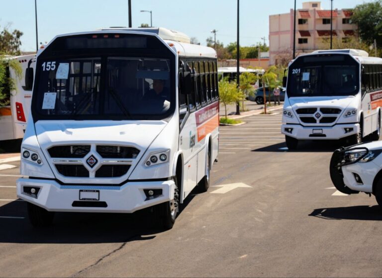 Gobernador Durazo moderniza sistema de transporte en Sonora con entrega histórica de 63 nuevas unidades