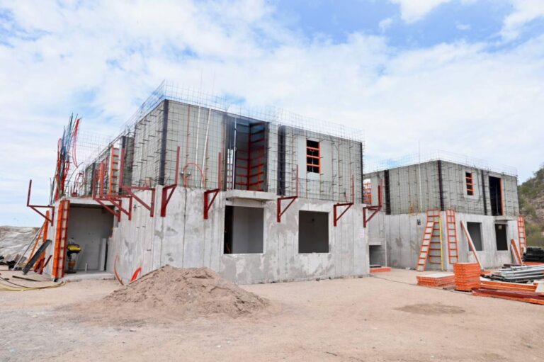 Gobernador Durazo avanza construcción de 33 mil 800 viviendas en Sonora con respaldo de Presidenta Sheinbaum