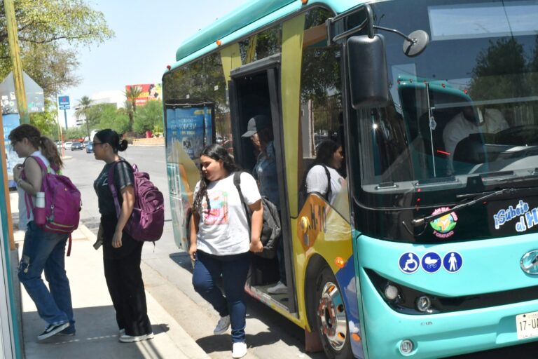 Destacan estudiantes universitarios la seguridad y rapidez del transporte eléctrico H Bus