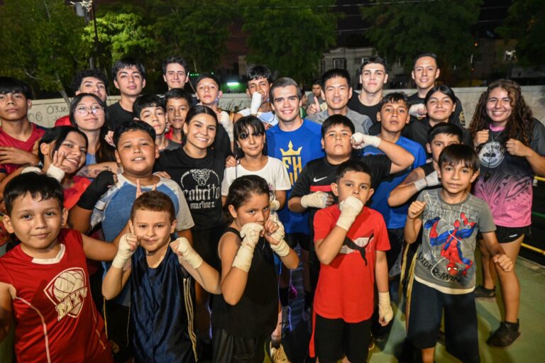 Clase municipal de boxeando por la paz reúne a más de 150 particpantes en Cajeme