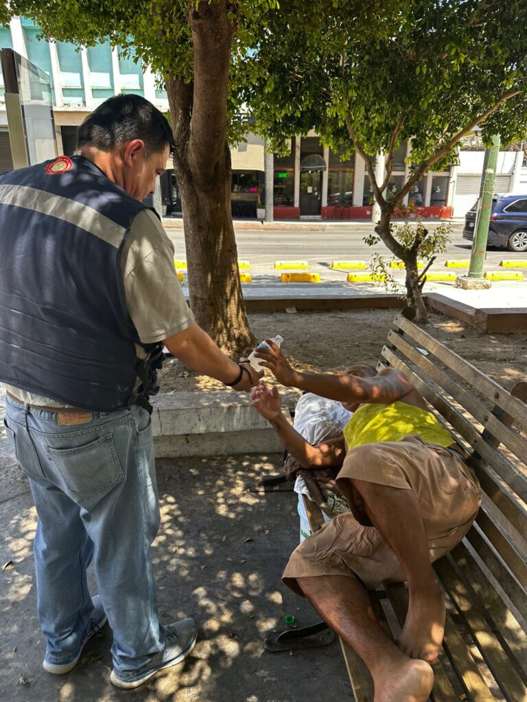 Brinda Ayuntamiento de Hermosillo asistencia a personas ante récord de temperatura