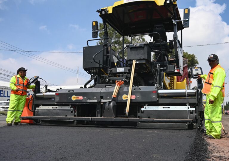 En EDOMEX presidenta Claudia Sheinbaum da banderazo de salida anuevos trenes de repavimentación