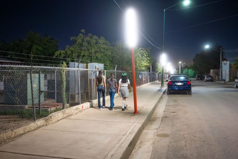 Inaugura Toño Astiazarán el corredor Camina Segura en la Norberto Ortega