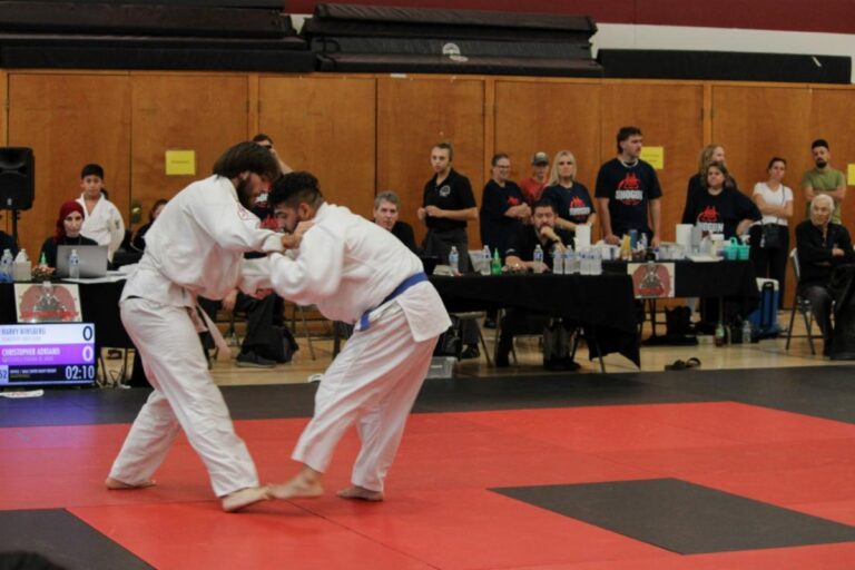 Judokas de la UES ganan medallas de oro y plata en torneo internacional en Arizona