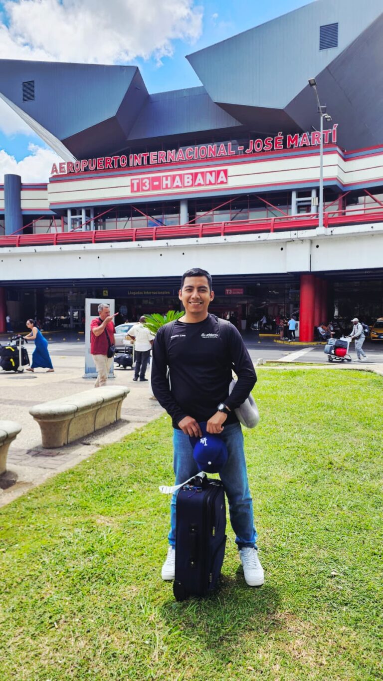 Estudiante de la Universidad de la Sierra inicia prácticas profesionales en Islas Caimán