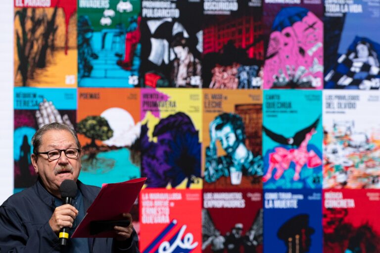 Gobierno de México presenta obras literarias  de la colección «25 para el 25» del FCE; se ragalarán 2.5 millones de libros en América Latina