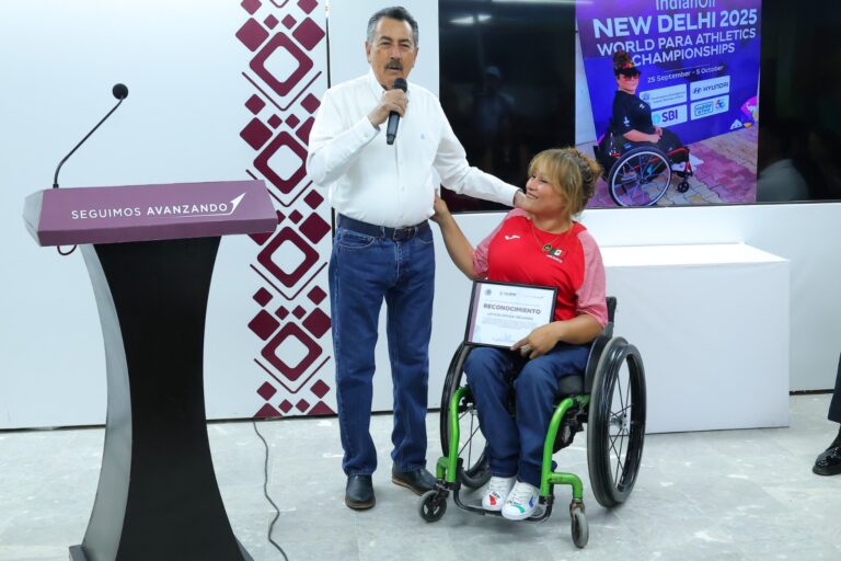 Reconoce ayuntamiento a Leticia Ochoa atleta paralímpica cajemense de talla internacional